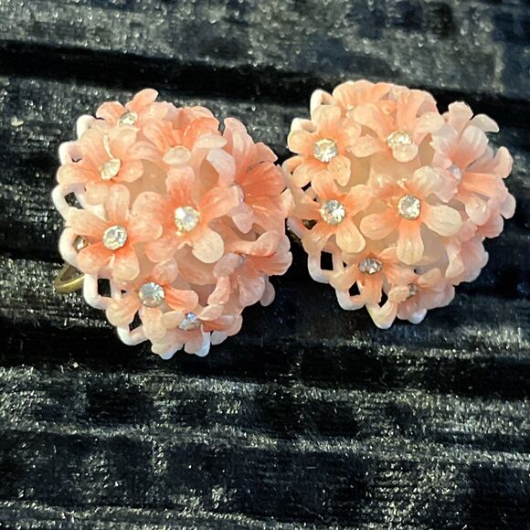 Vintage Pink Acrylic Bushel Of Daisies Austrian Crystals Screw Back Earrings - Picture 4 of 8